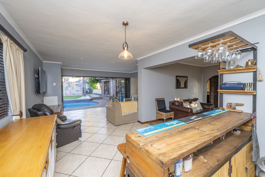 5 Bedroom Property for Sale in Protea Heights Western Cape